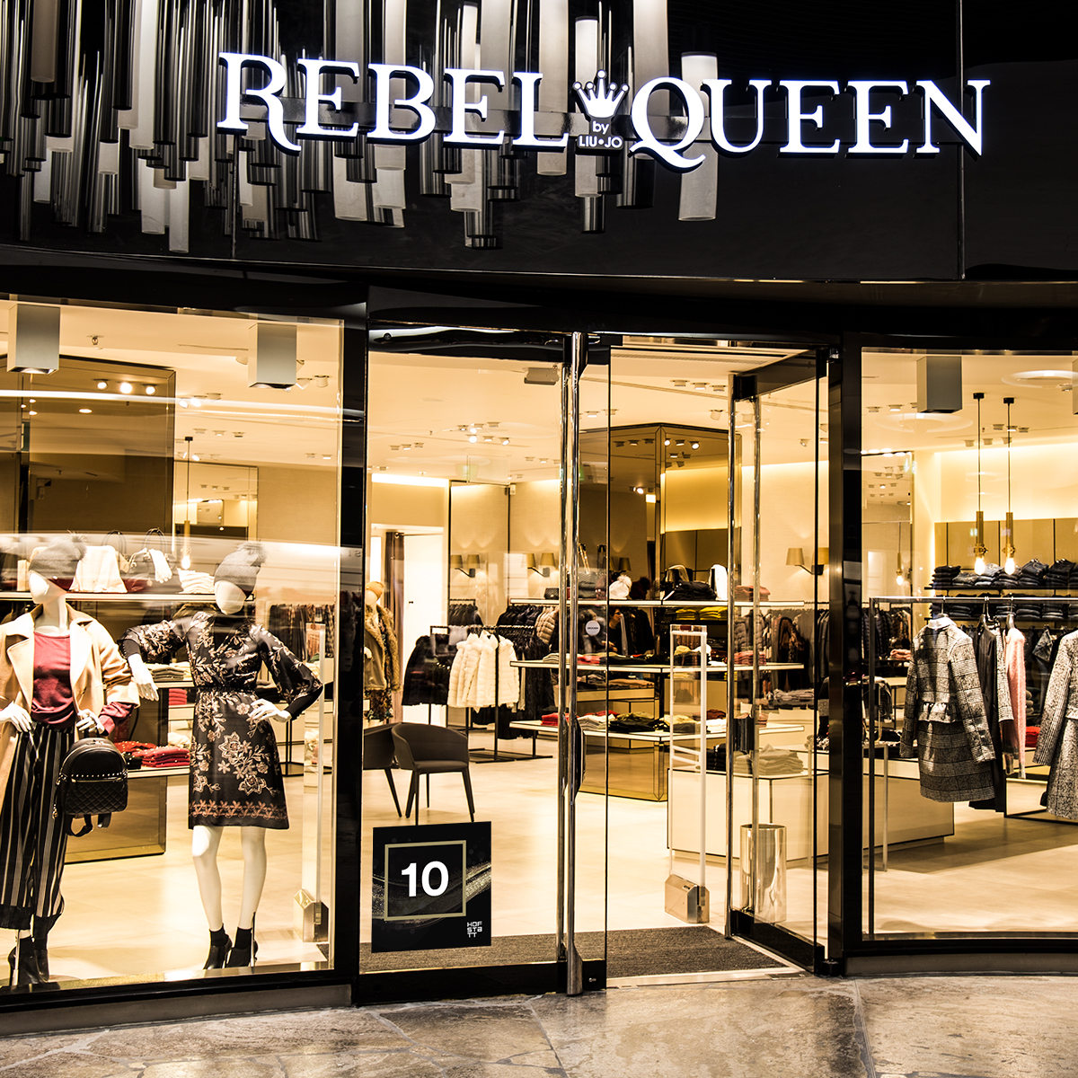 Tür 10: Rebel Queen by LIU JO - Shopping Hotspot für Fashion, und Lifestyle | HofstattMünchens Shopping Hotspot für Fashion, Food Lifestyle | Hofstatt